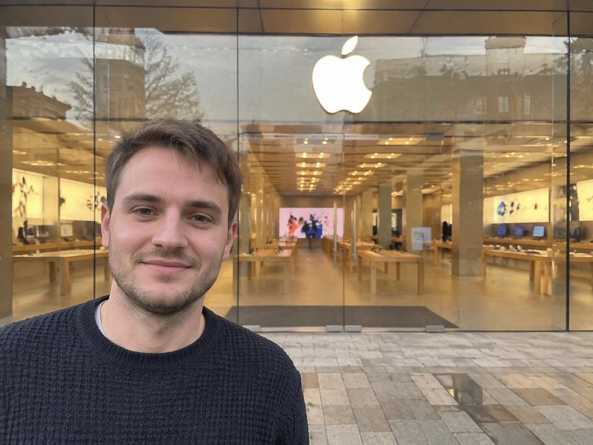 AI Prompt for Apple Store Photography - Realistic Reflections & Cityscapes