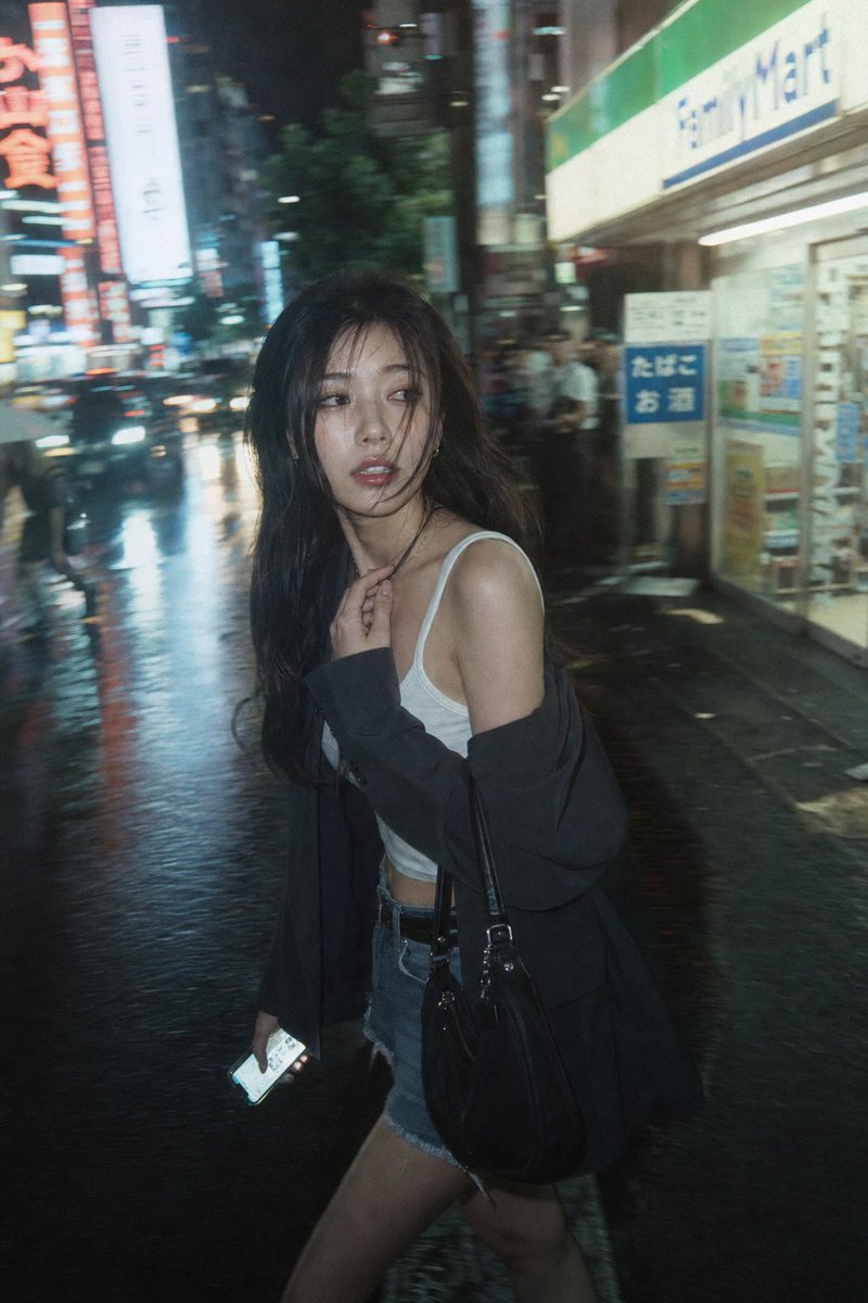 AI Prompt for Capturing Moody Film Noir Tokyo Street Scenes