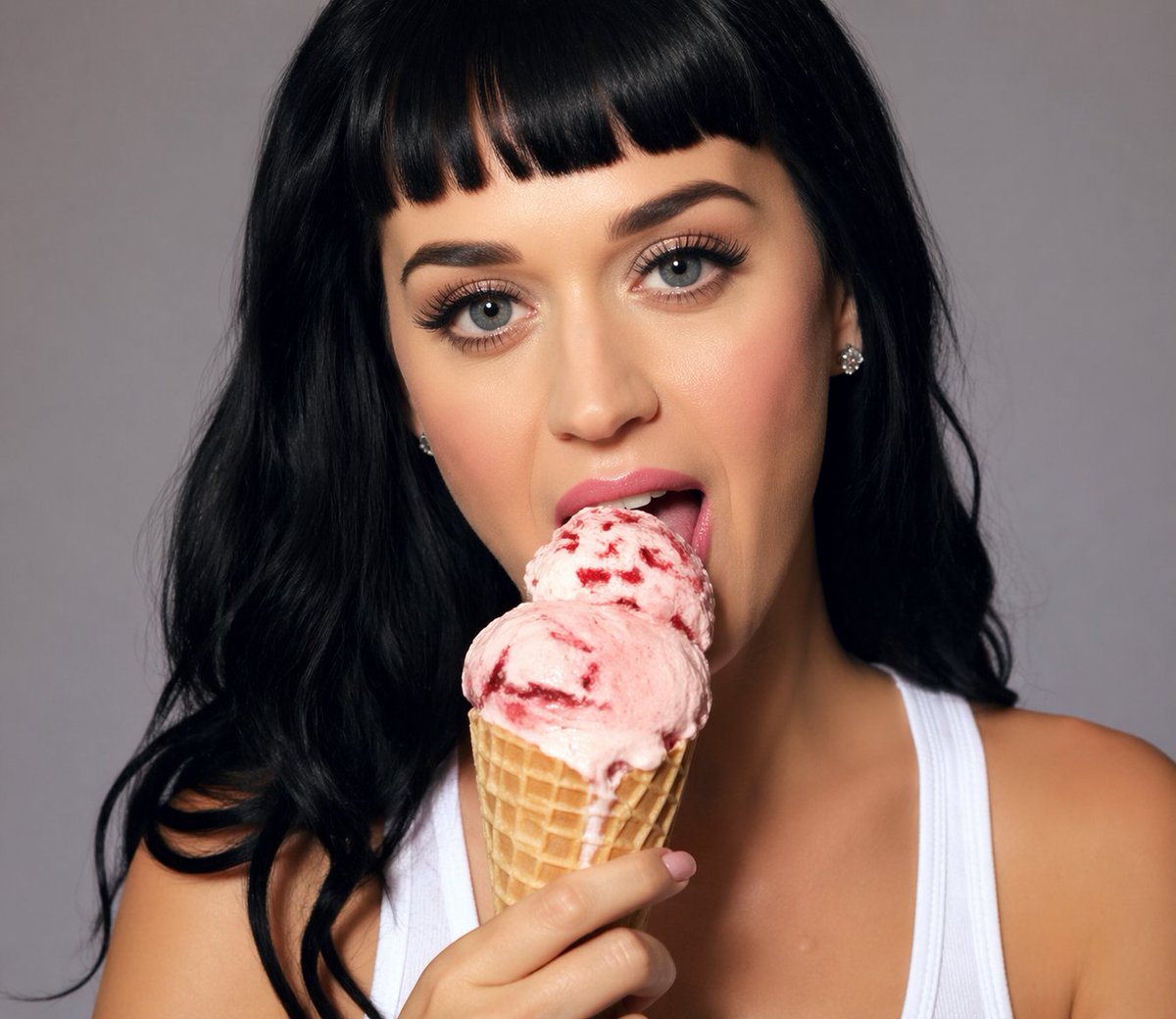 AI Prompt for Celebrity-Style Portrait with Strawberry Ice Cream