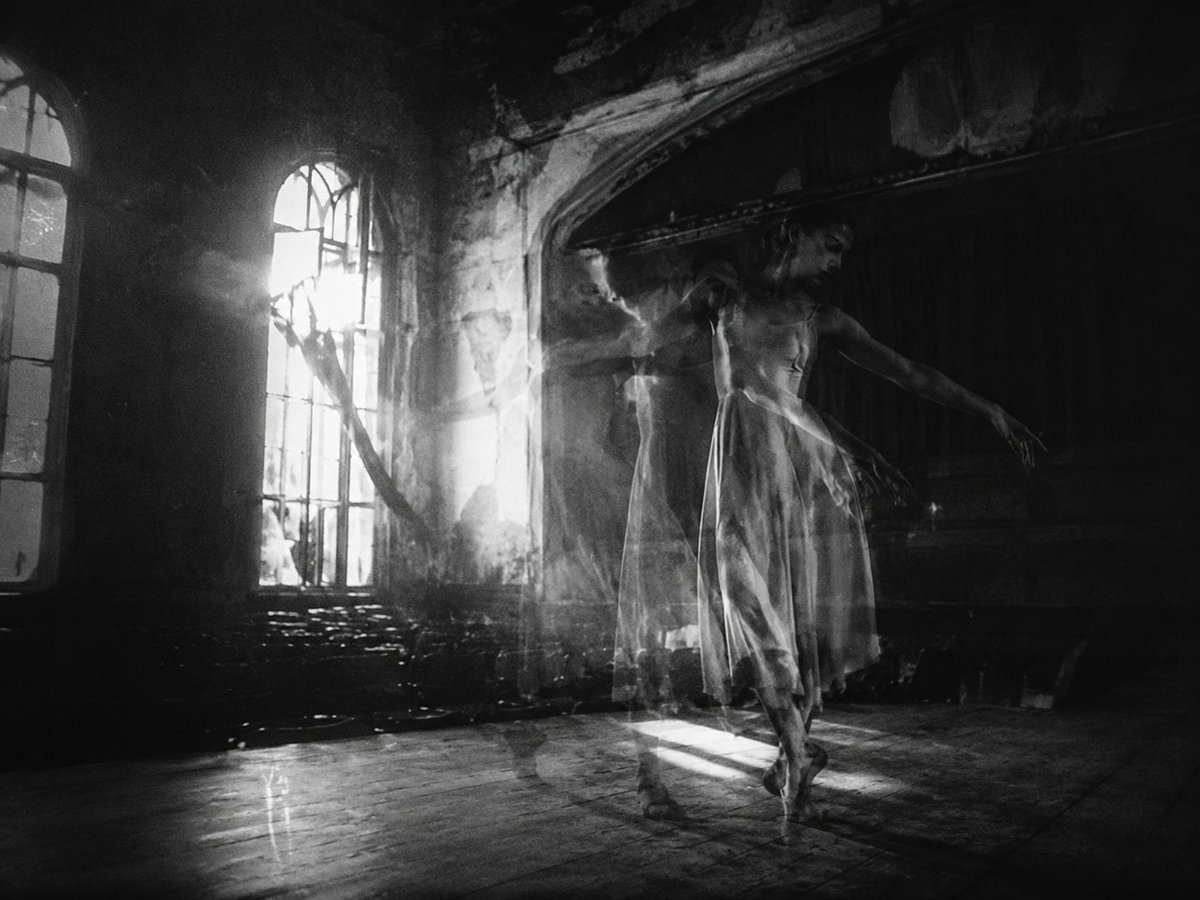 AI Prompt for Cinematic Abandoned Theater Ballerina Photography