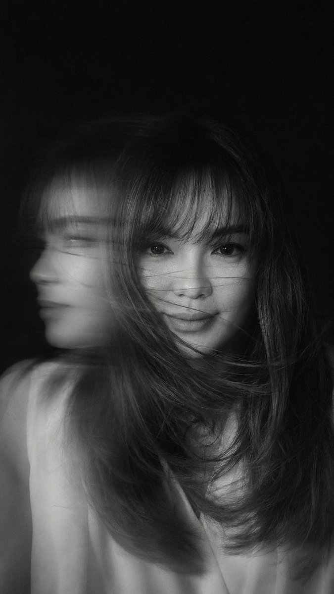 AI Prompt for Cinematic Black and White Urban Portrait with Motion Blur