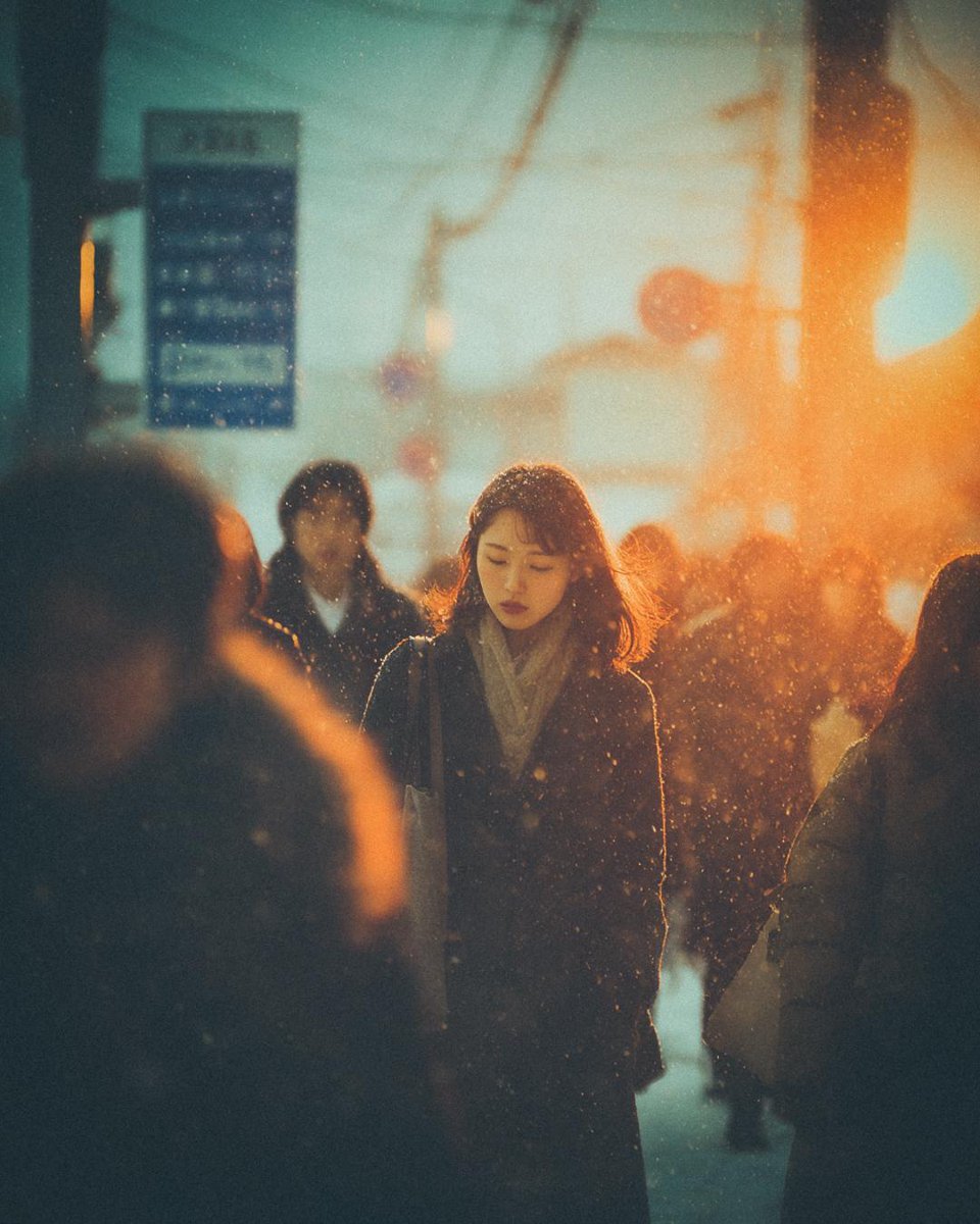 AI Prompt for Cinematic City Street Photography with Dramatic Backlight