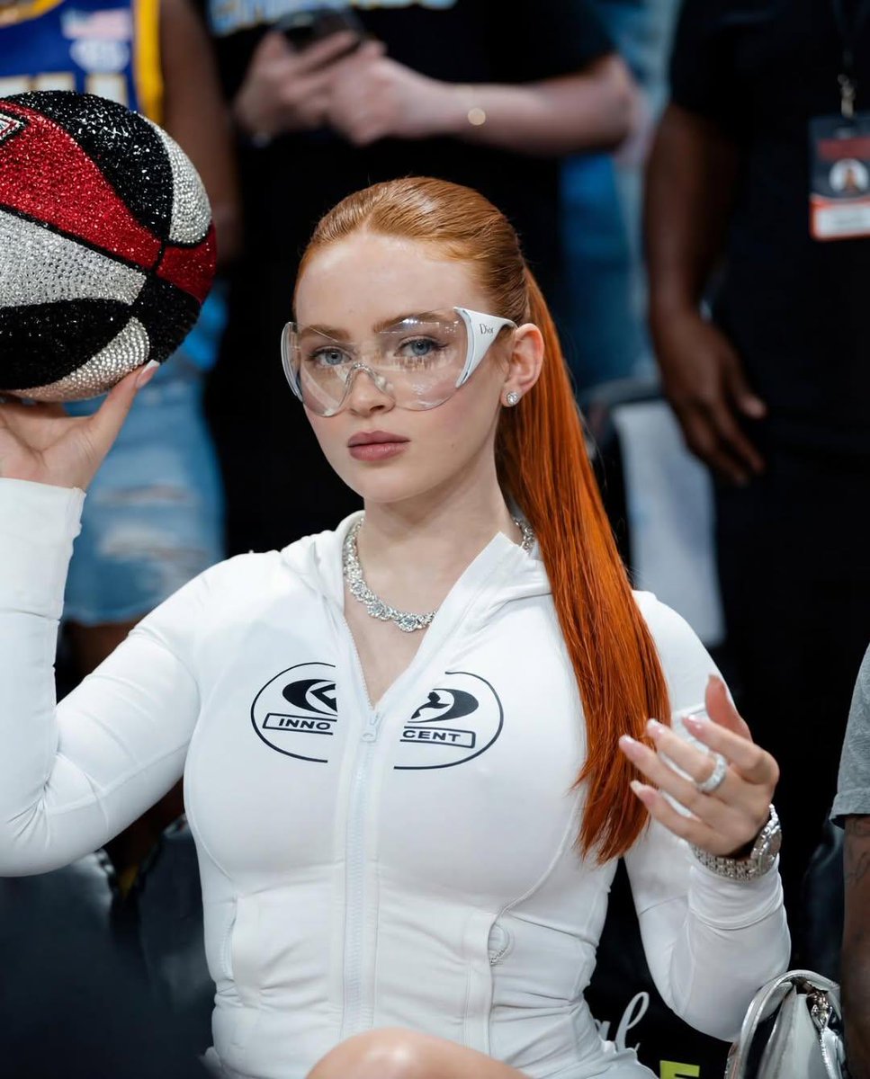 AI Prompt for Cinematic Luxury Basketball Portrait Photo