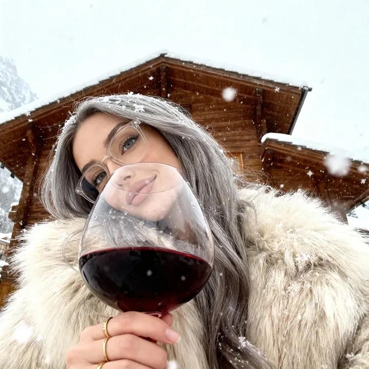 AI Prompt for Cinematic Winter Selfie with Woman in Fur Coat