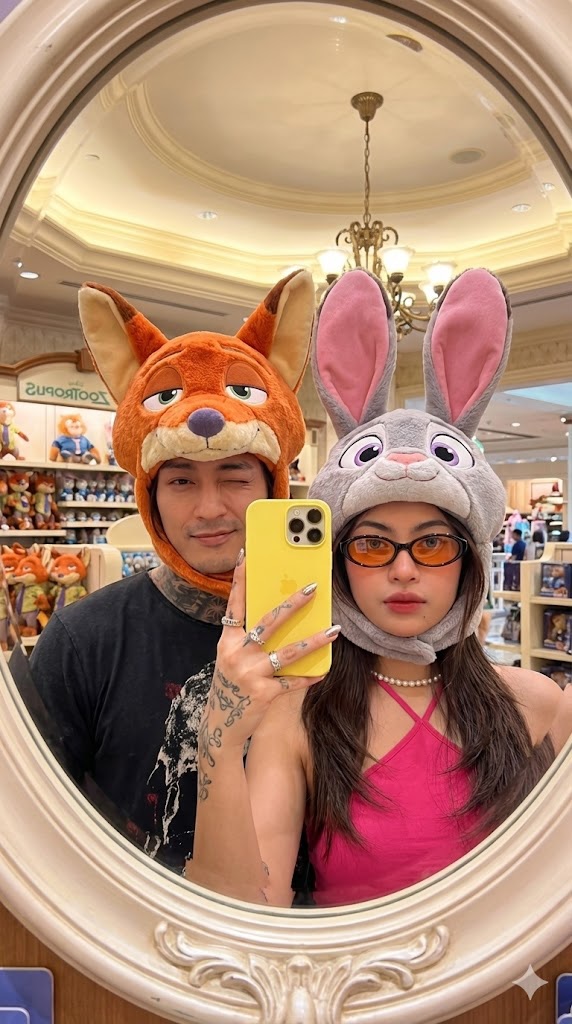 AI Prompt for Couples Mirror Selfie with Luxury Hats and K-Beauty Makeup