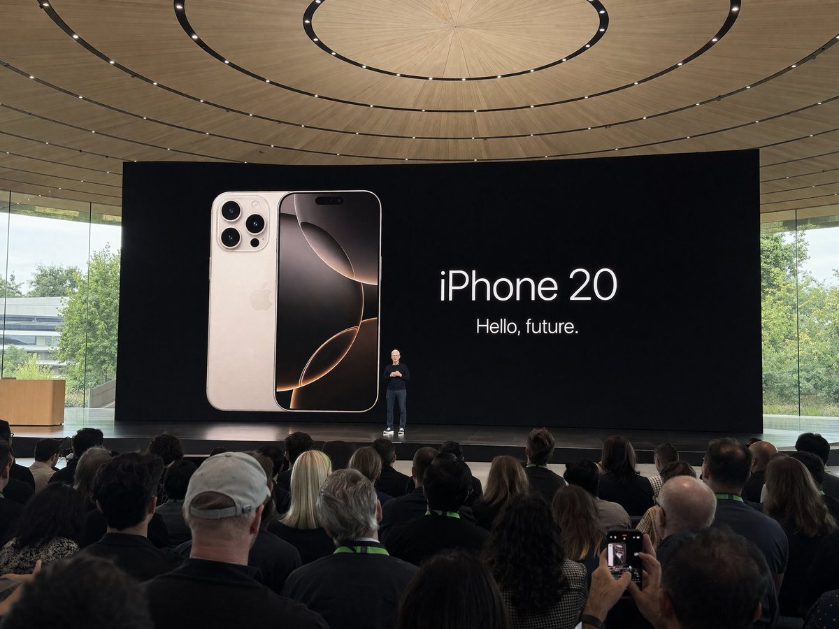 AI Prompt for Creating a Distant Crowd Photo of a Tech Executive at Apple Park