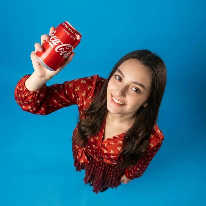 AI Prompt for Creating Hyper-Real Product Shots with Fisheye Effect