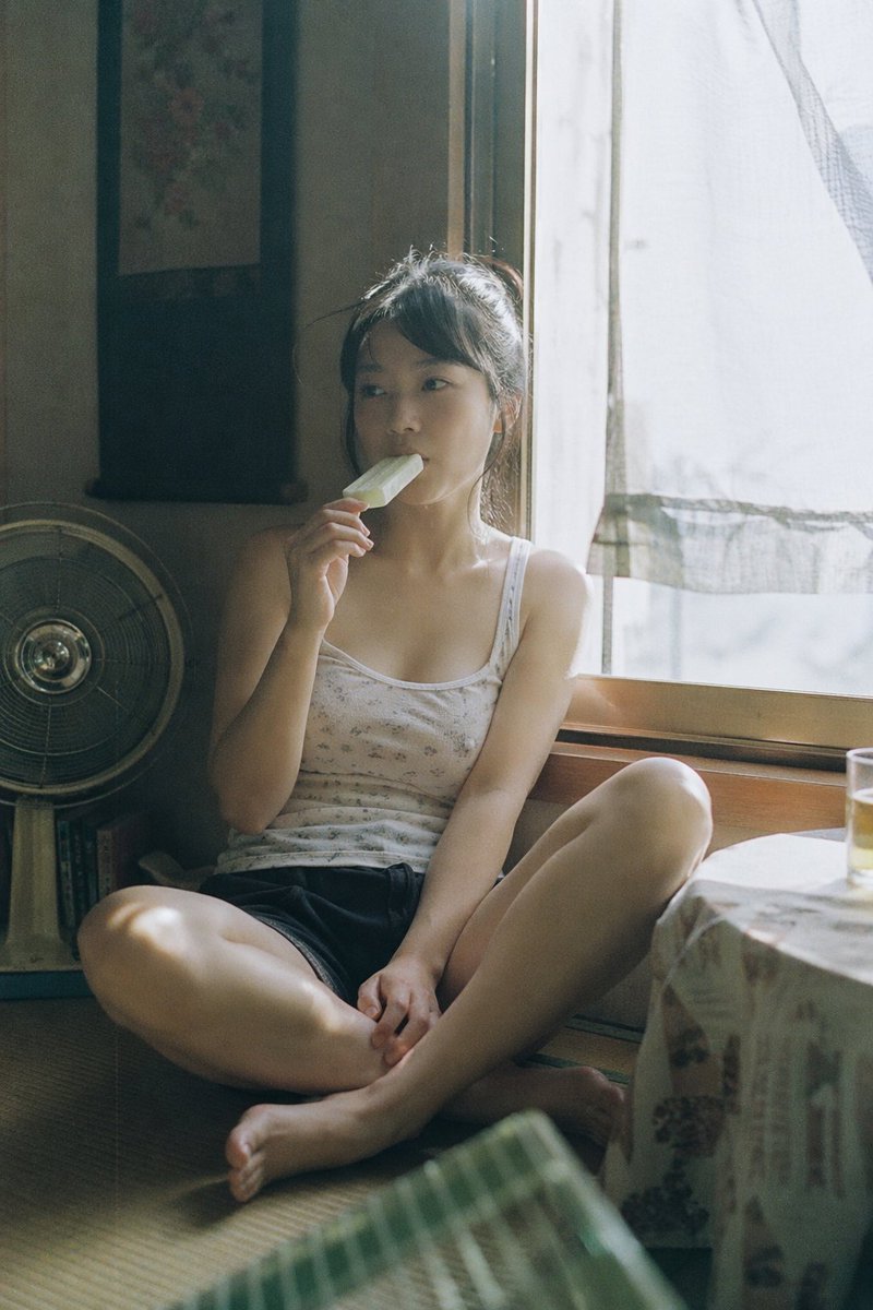 AI Prompt for Creating Vintage Summer Ice Cream Photo