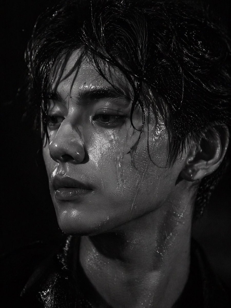 AI Prompt for Dramatic and Moody Wet Skin Portraits