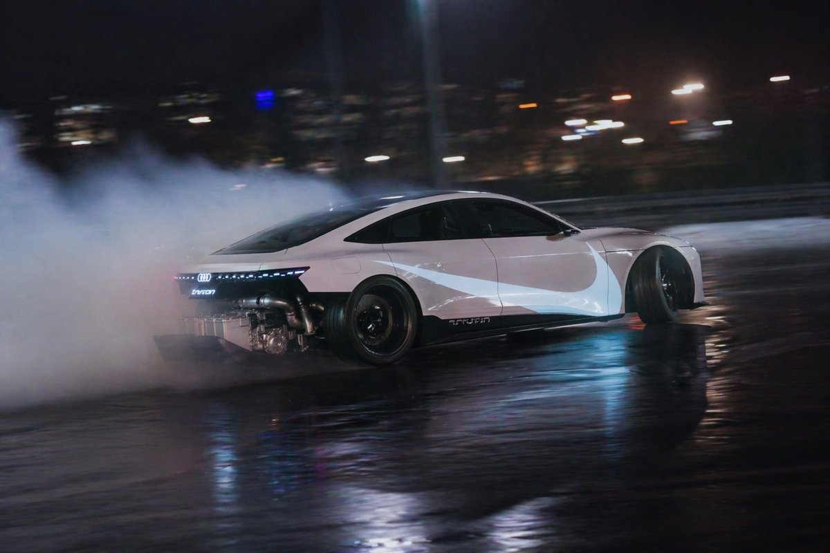 AI Prompt for Futuristic Car Drift Photography