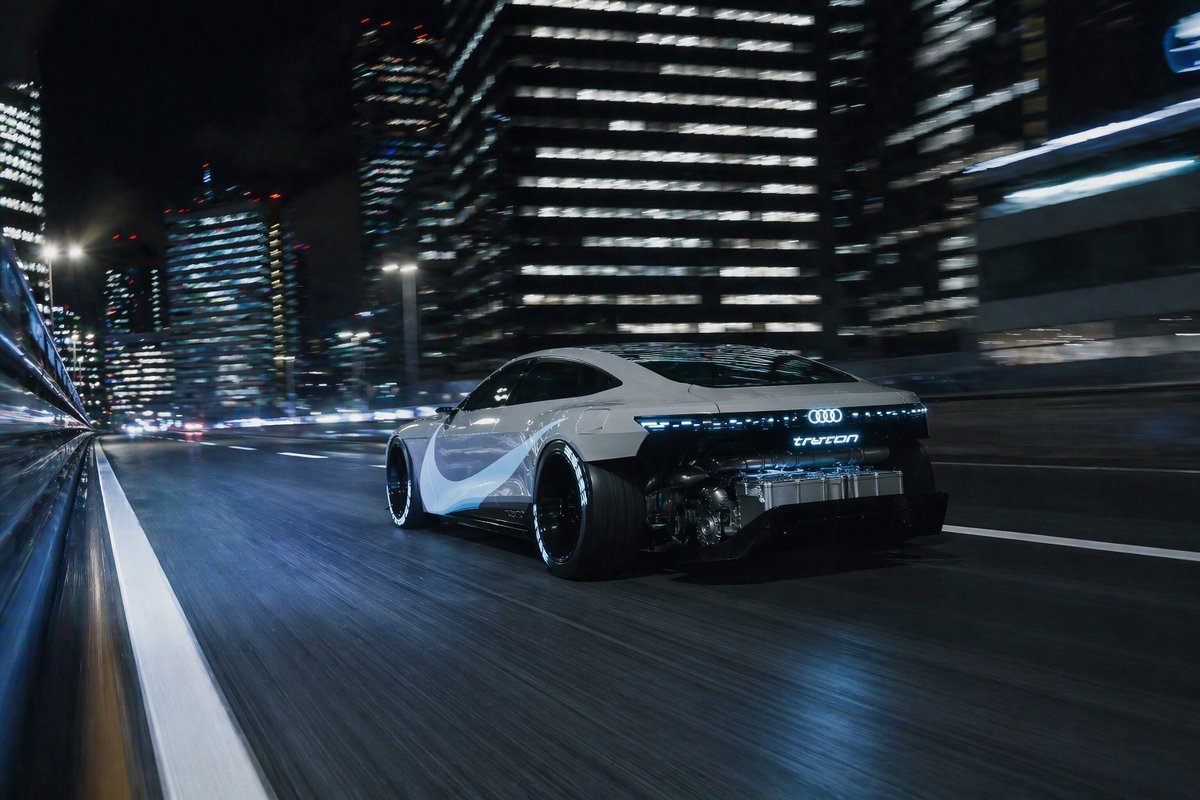 AI Prompt for Futuristic Electric Vehicle Cityscape Nighttime Imagery