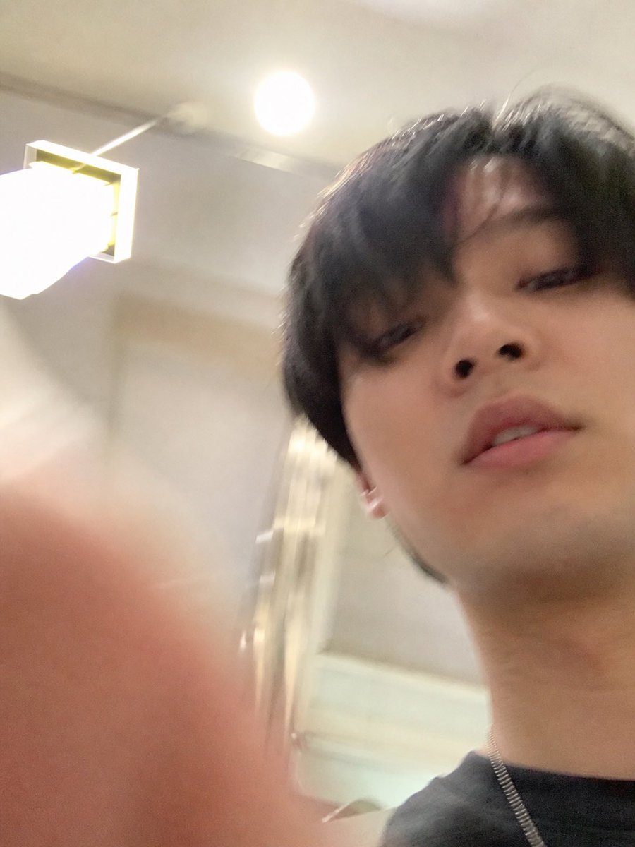 AI Prompt for Generating Diverse iPhone Selfies