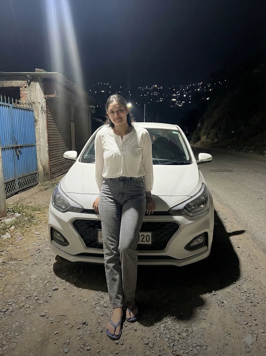 AI Prompt for High-Contrast Night Portrait of a Model with a Car