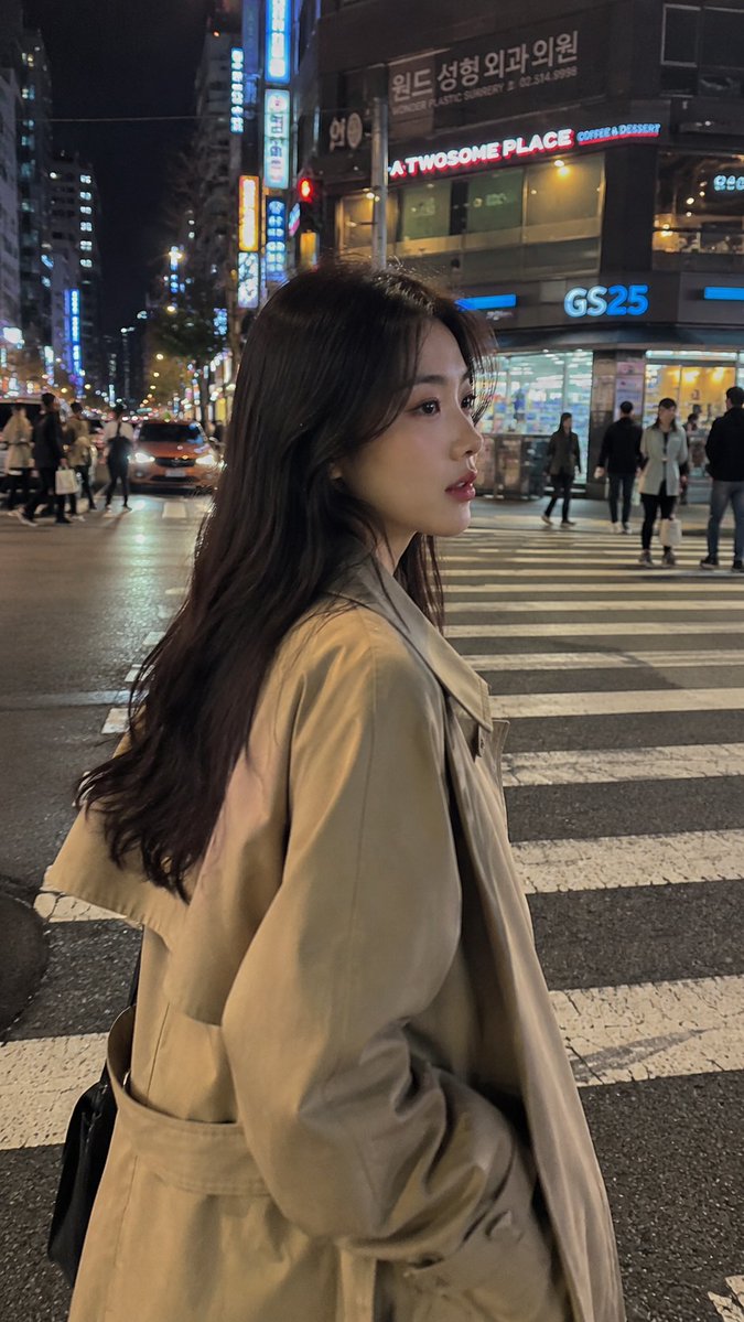 AI Prompt for High-Quality iPhone Street Photography of Young Women in Modern Cities