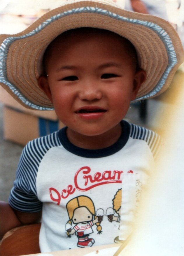 AI Prompt for High-Resolution Old Photo Restoration