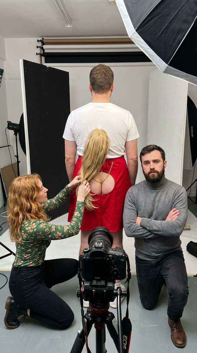 AI Prompt for Humorous Photography Studio Setup with Practical Effect