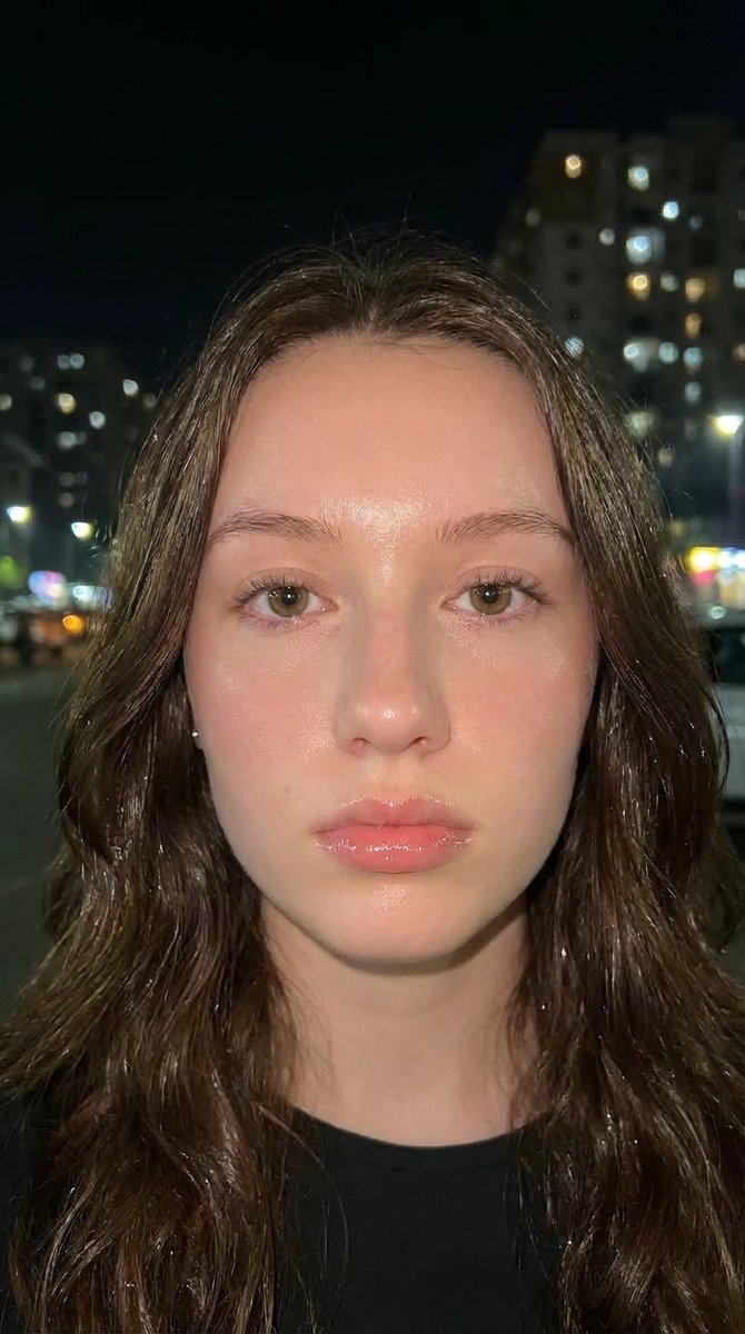 AI Prompt for Hyper-Idealized Chinese TikTok Night Portrait