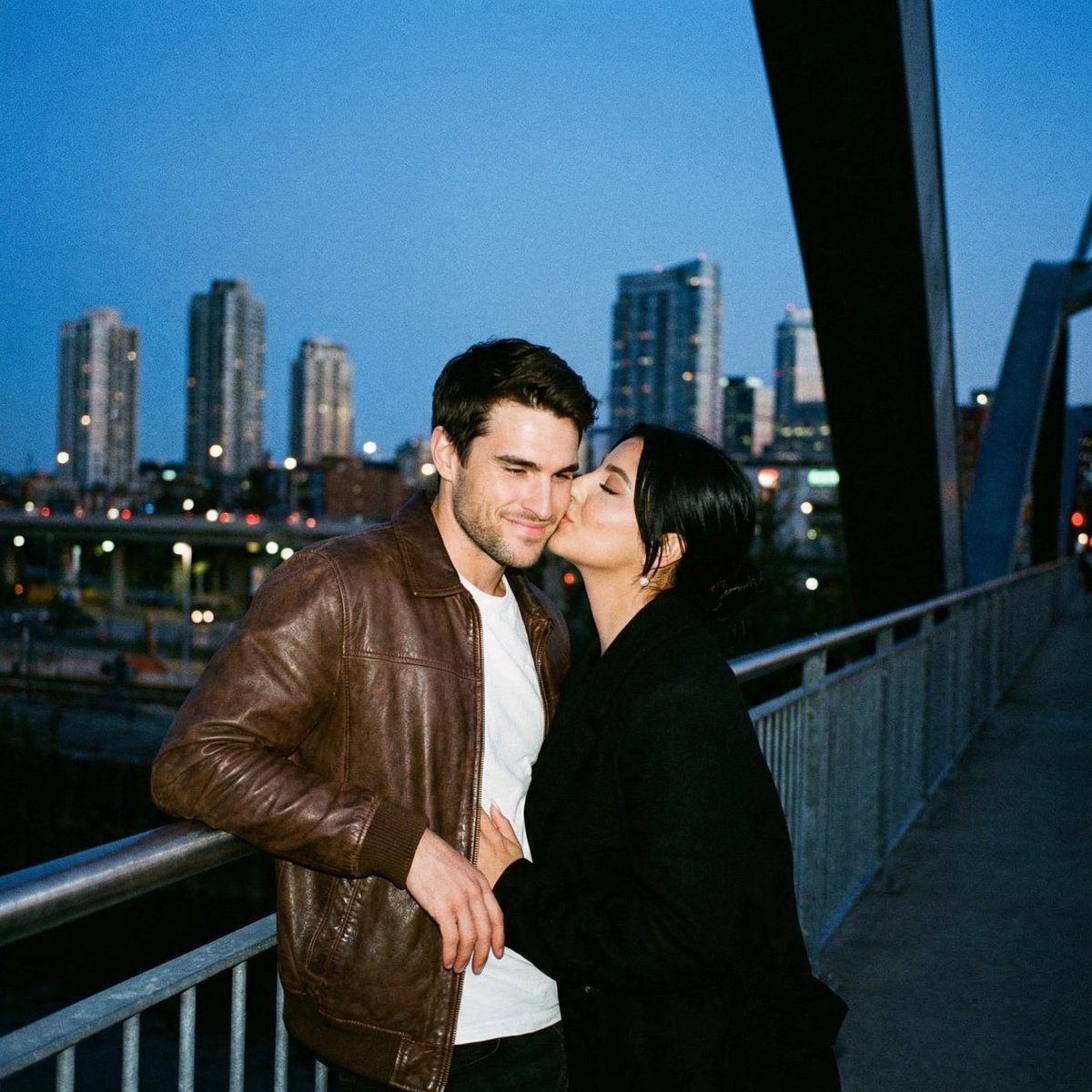 AI Prompt for Hyper-Realistic Candid Romance Photo