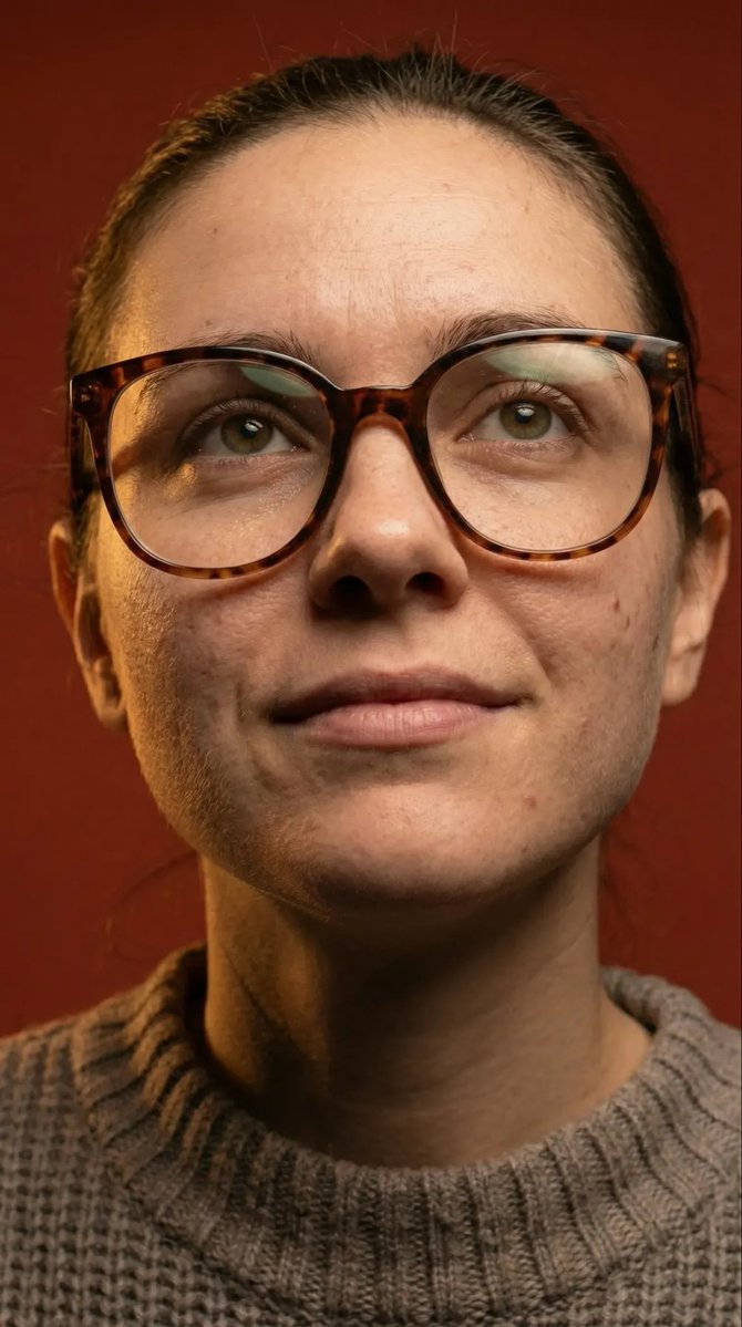AI Prompt for Hyper-Realistic Portraits with Glasses and Skin Texture