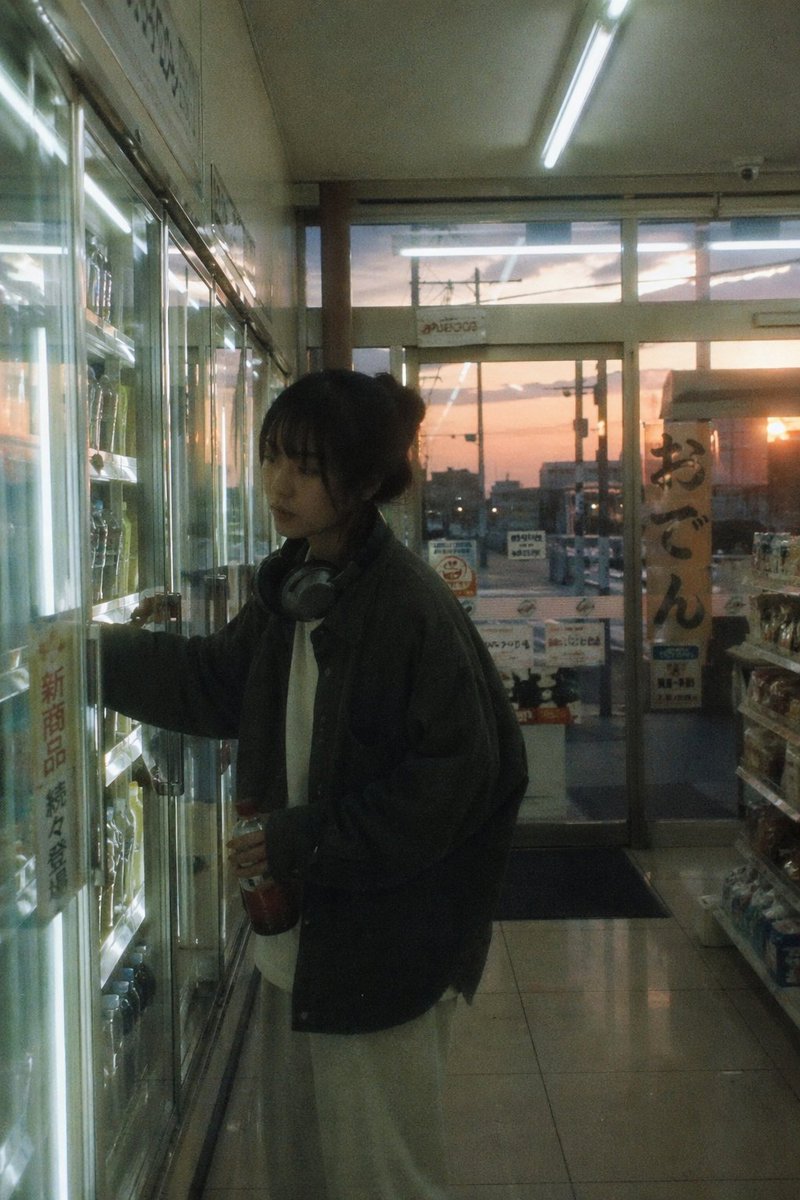 AI Prompt for Japanese Convenience Store Negative Film Effect