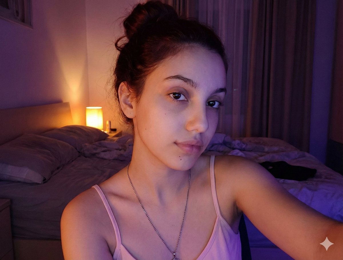 AI Prompt for Low-Light Bedroom Selfie in Chiaroscuro Style