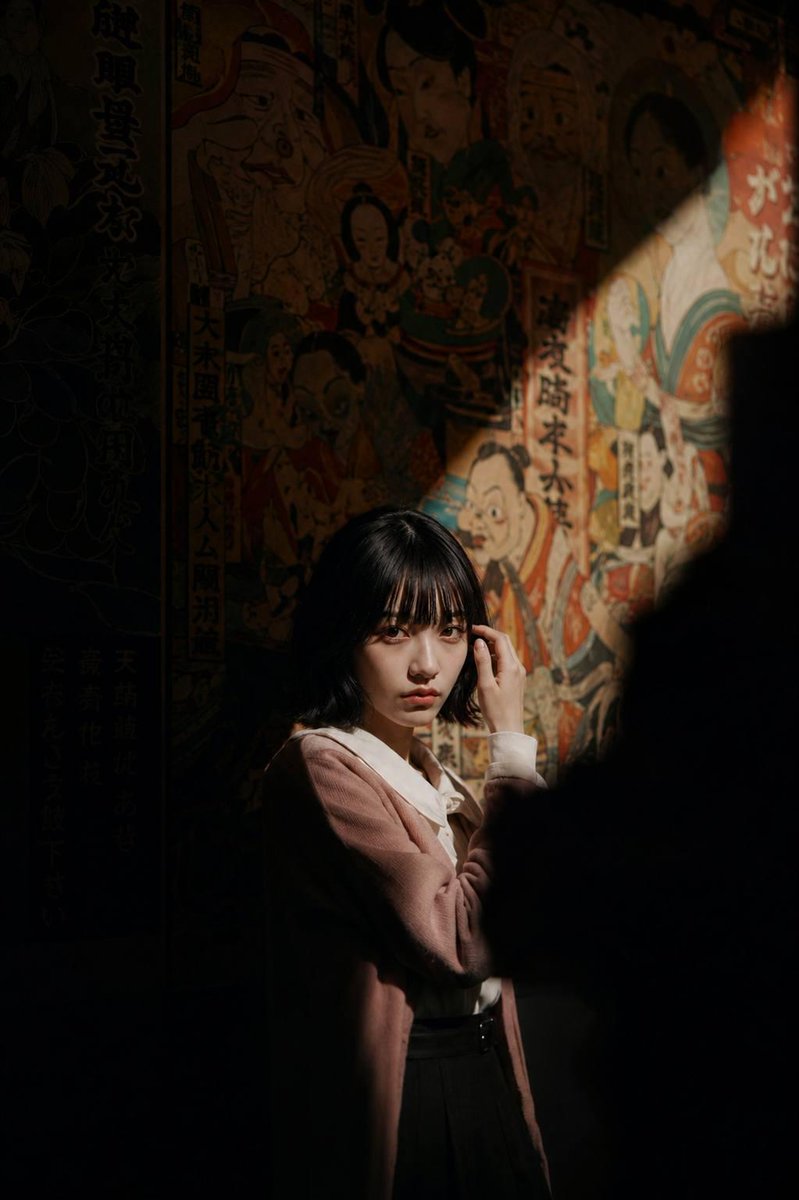 AI Prompt for Moody Museum Portrait of a Woman