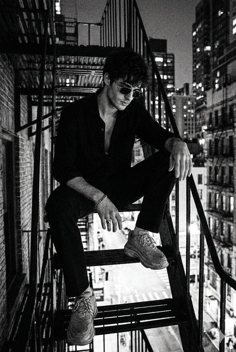 AI Prompt for Noir 90s Megacity Portrait - Identity Lock with Film Grain