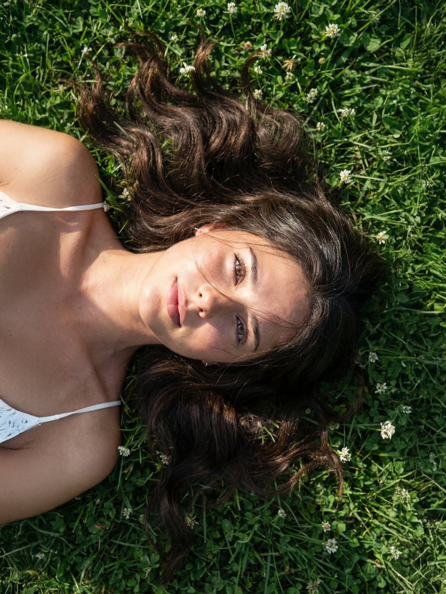 AI Prompt for Photorealistic Portrait with Natural Lighting