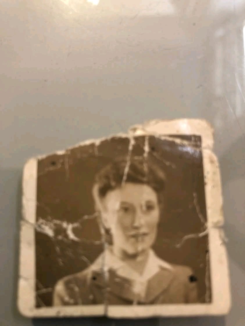 AI Prompt for Professional DSLR-Quality Photo Restoration