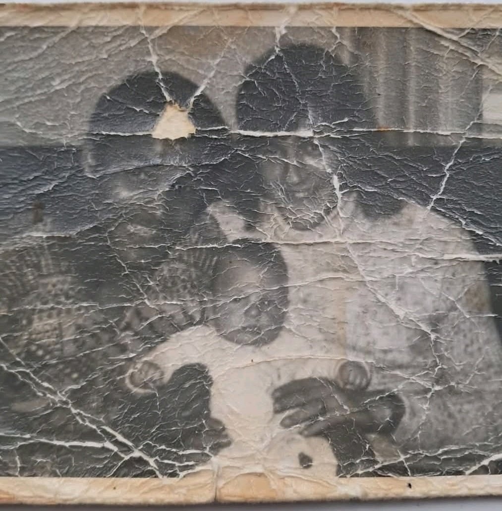 AI Prompt for Professional Old Photo Restoration and Enhancement