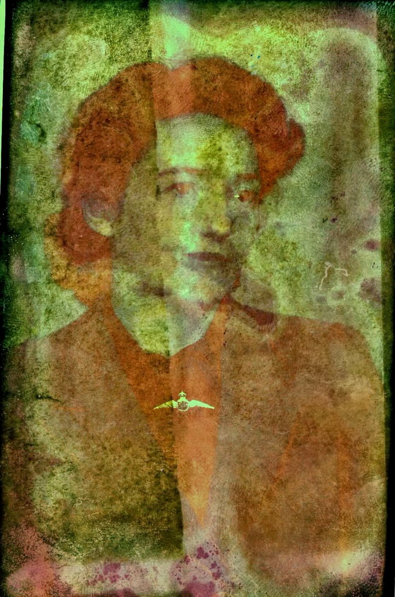 AI Prompt for Professional Old Photo Restoration to DSLR Quality