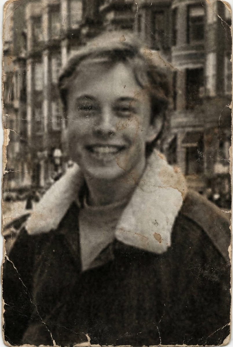 AI Prompt for Professional Photo Restoration and Upscaling