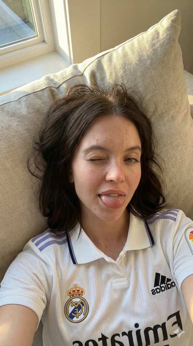 AI Prompt for Real Madrid Glamour Portrait with Scarlett Johansson