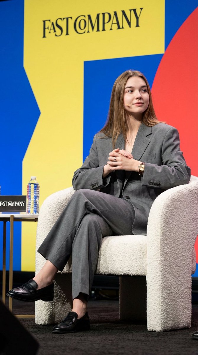 AI Prompt for Realistic Editorial Conference Portrait Photography