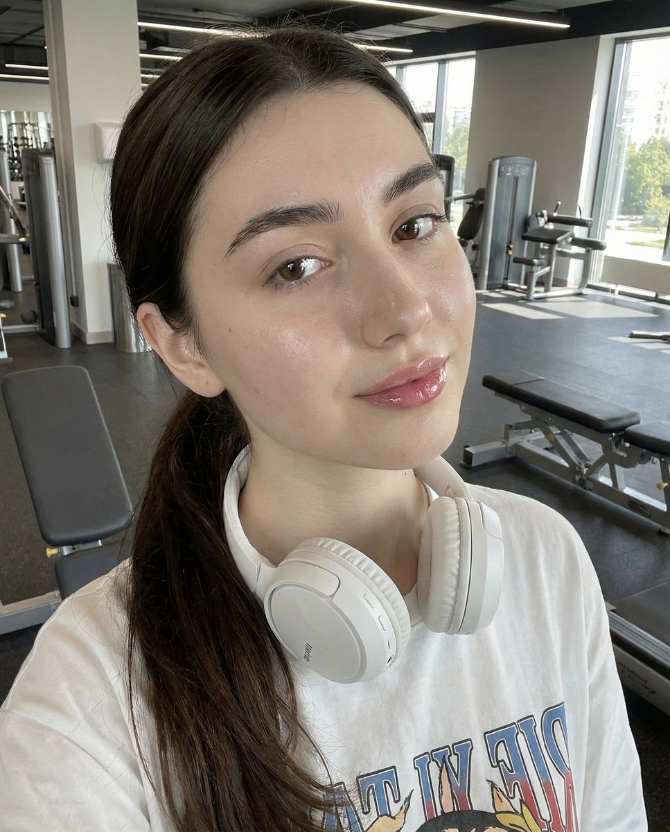 AI Prompt for Realistic Gym Selfie with Identity Lock