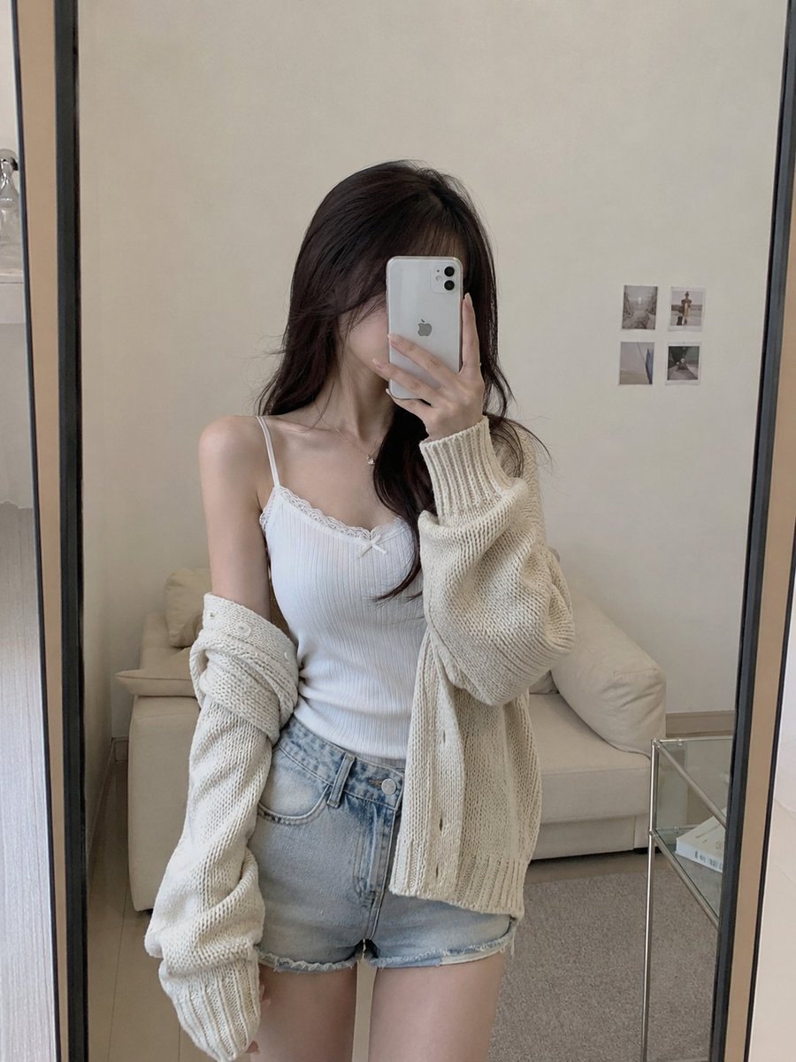 AI Prompt for Realistic Mirror Selfie