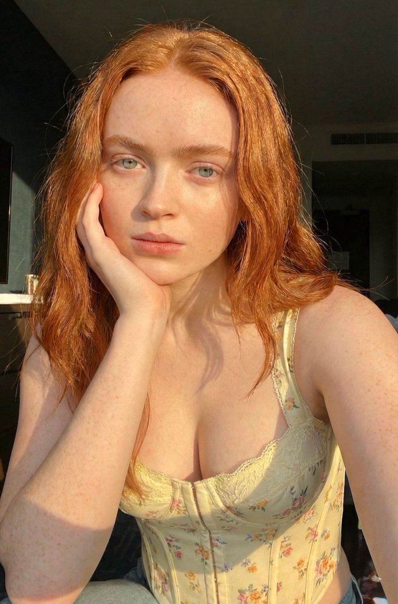 AI Prompt for Realistic Sadie Sink Portrait in Natural Light
