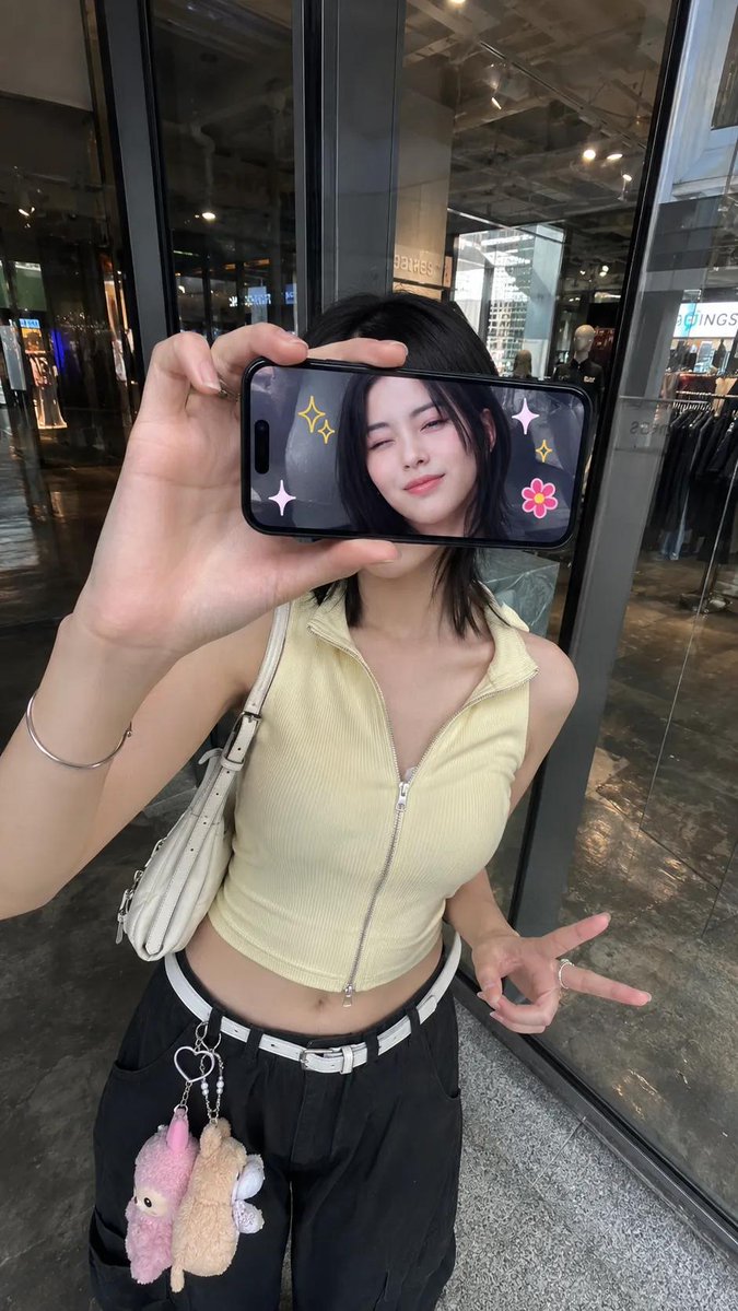 AI Prompt for Realistic Smartphone Reflection Portrait