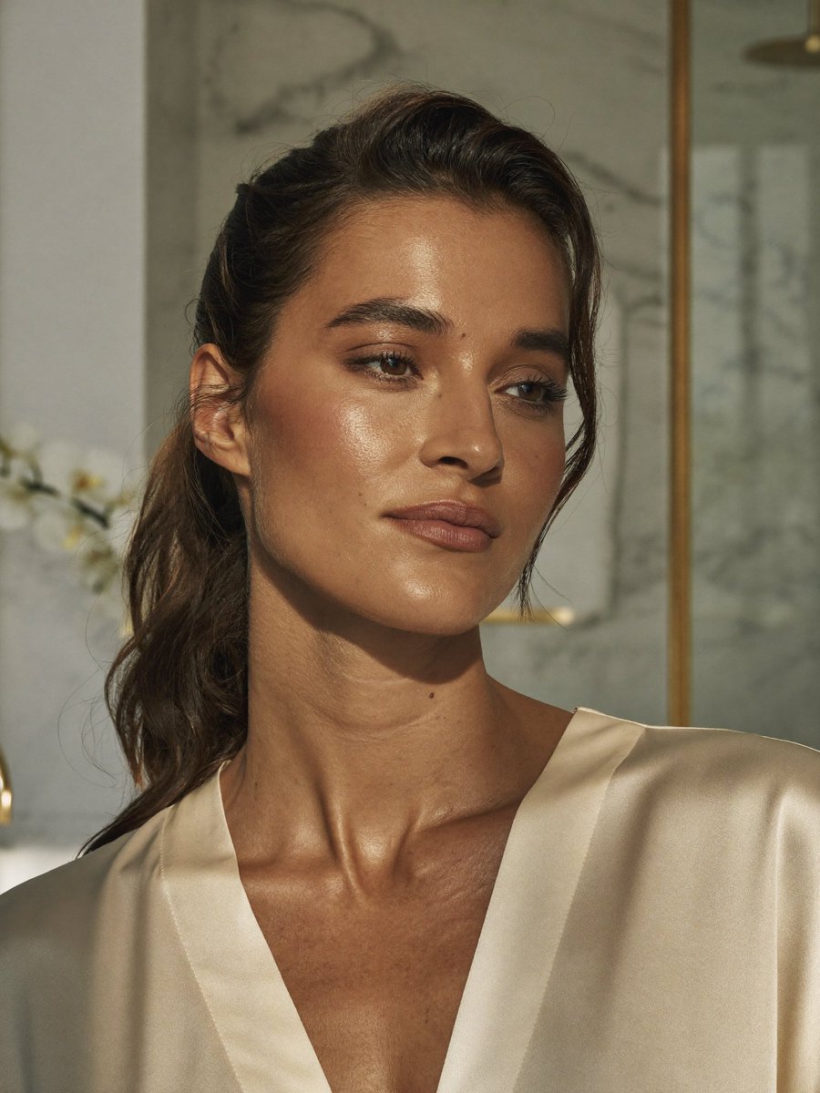AI Prompt for Realistic Spa Photo: Generate Luxury Portrait with Face Censor