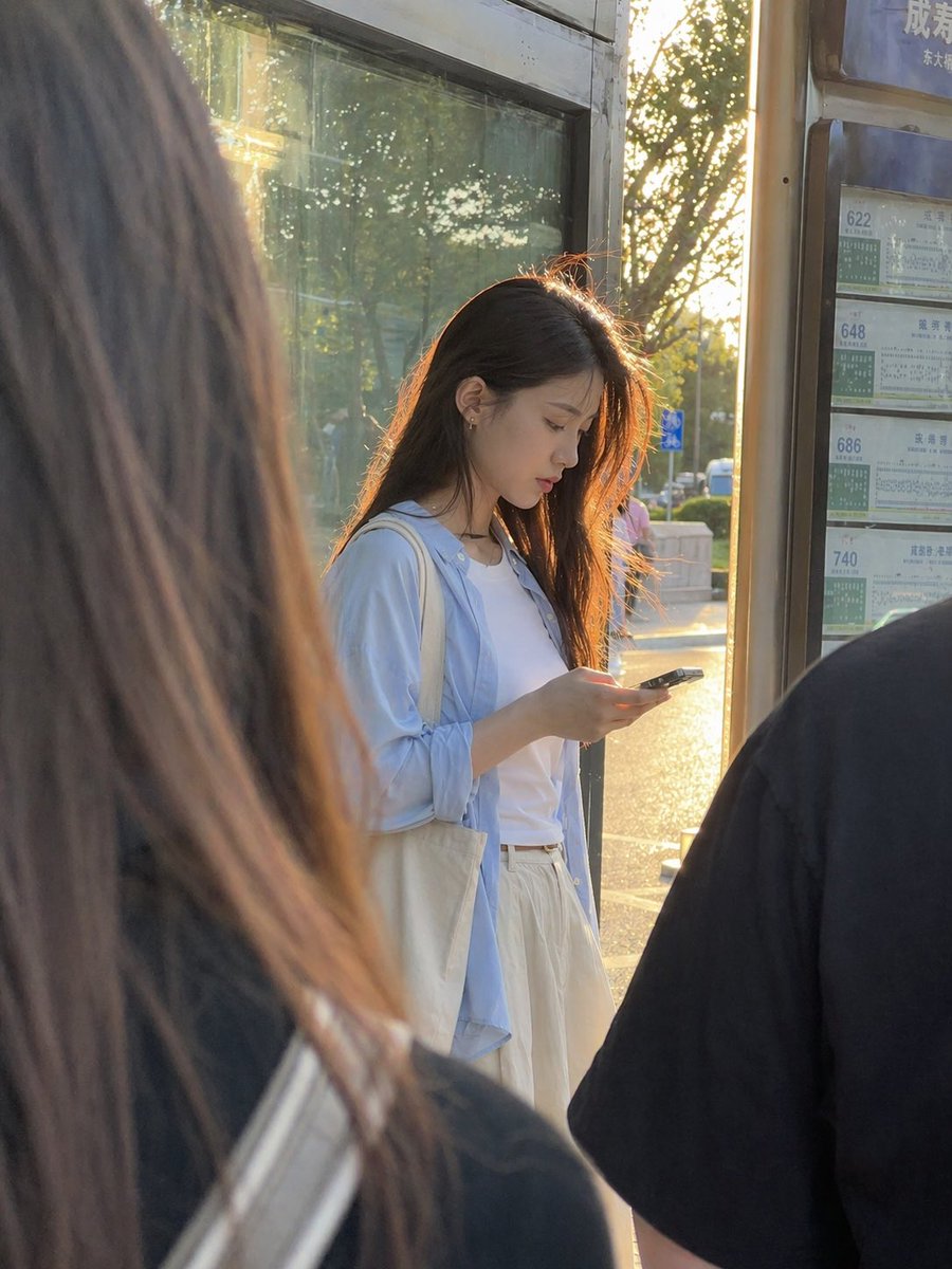 AI Prompt for Realistic Urban Portrait - Young Woman at Bus Stop