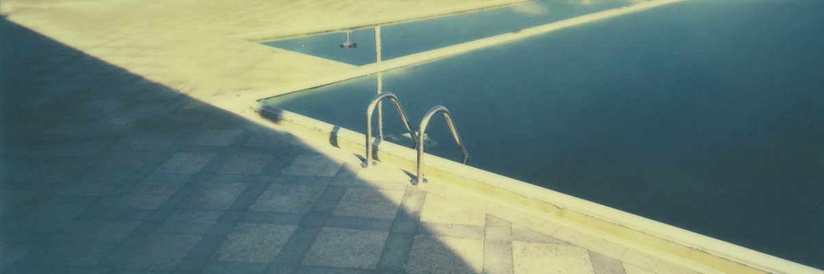 AI Prompt for Realistic Vintage Pool Photography 