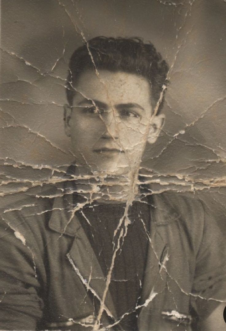 AI Prompt for Restoration: Enhance Old Photos to DSLR Quality