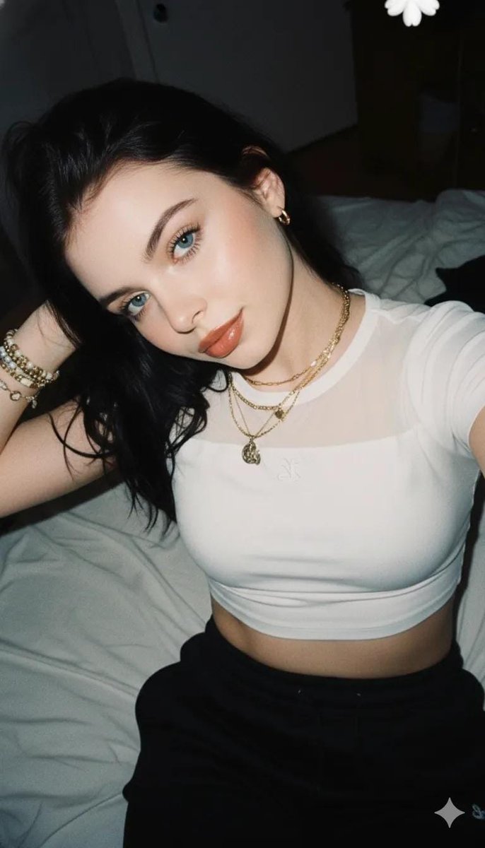 AI Prompt for Retro-Style Selfie with 2000s Aesthetic