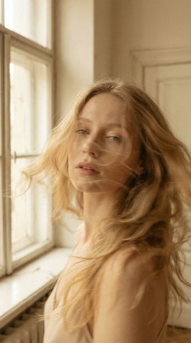 AI Prompt for Soft Focus Photography with Golden Tone Effect