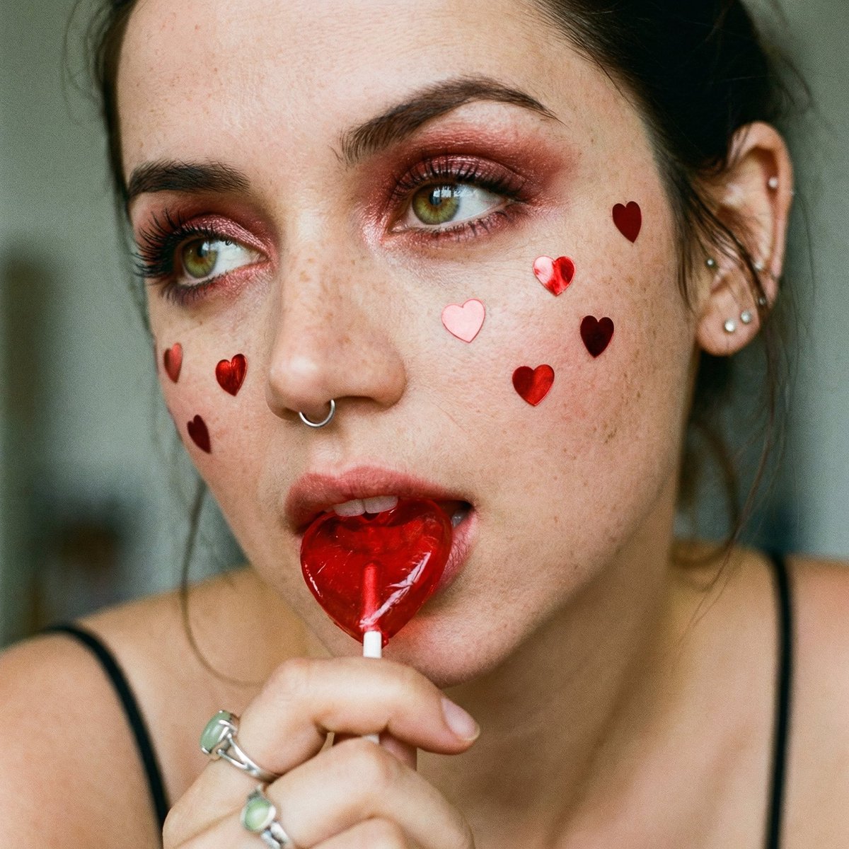 AI Prompt for Soft Grunge Portrait with Lollipop and Film Grain Effect