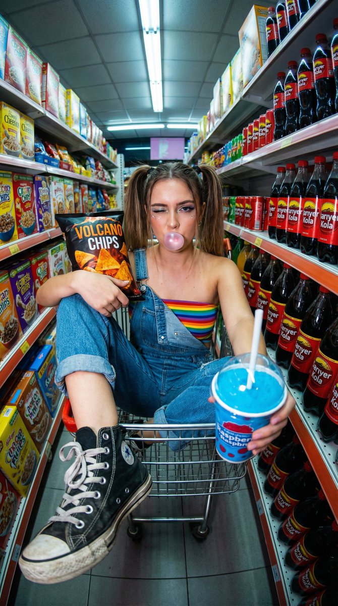 AI Prompt for Supermarket Shopping Scene with Retro flair