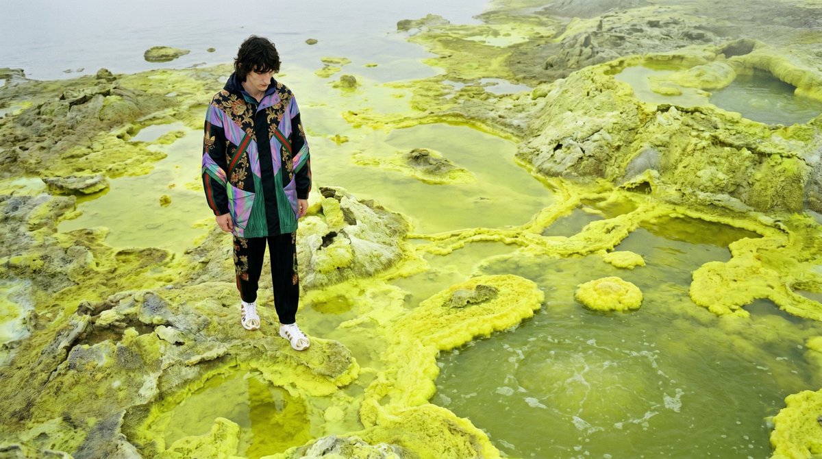 AI Prompt for Surreal Sulfur Hot Spring Landscape