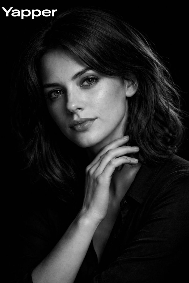 AI Prompt for Ultra-Realistic Black and White Portraits