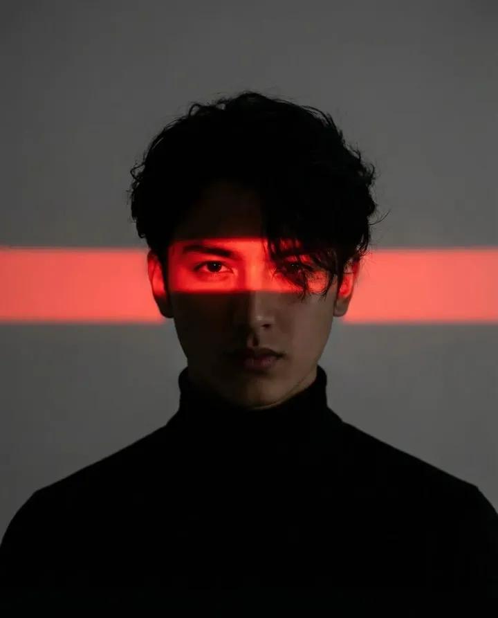 AI Prompt for Ultra-Realistic Dramatic Portraits with Red Light Effect