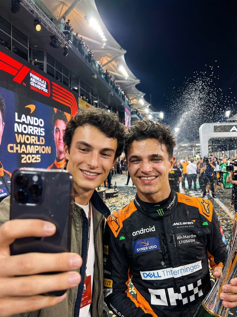 AI Prompt for Ultra-Realistic F1 Selfie with Lando Norris
